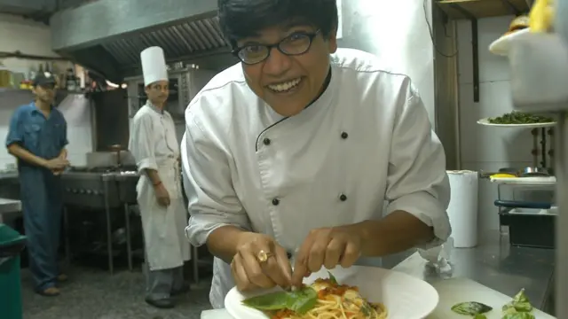 নিজের রেস্তোরাঁয় রিতু ডালমিয়া