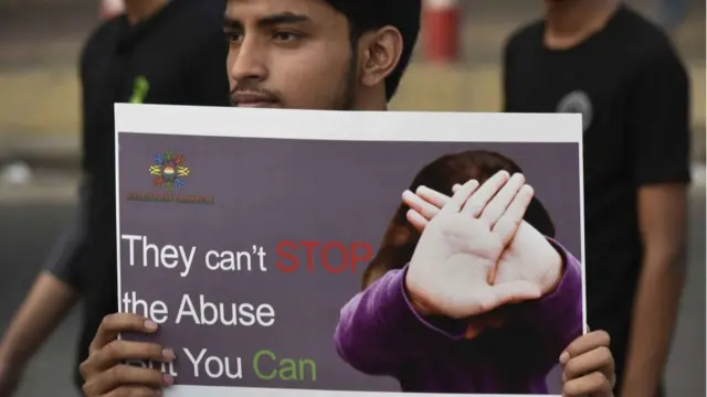 રેપવિરોધી દેખાવકારની તસવીર