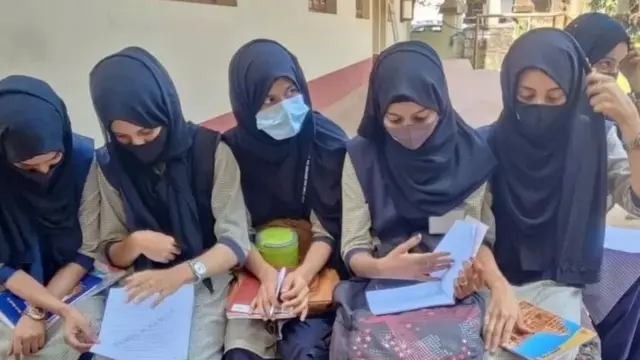 மாணவிகள்