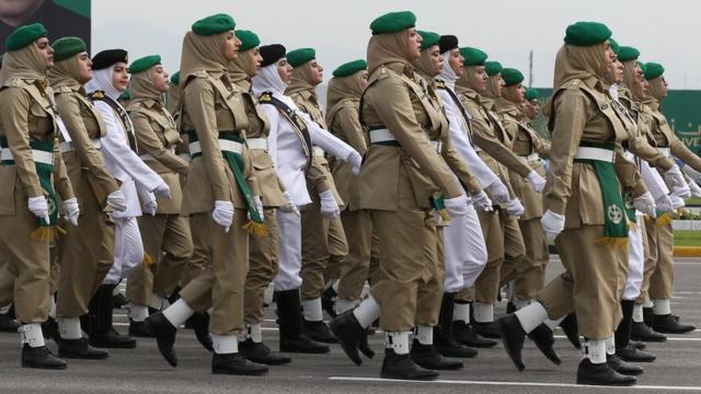 23 مارچ: یومِ پاکستان پر پریڈ کی روایت کب سے قائم ہے اور فوجی پریڈ کی ...