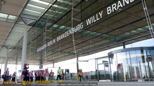Sân bay Berlin-Brandenburg hiện cung cấp dịch vụ tham quan có hướng dẫn.