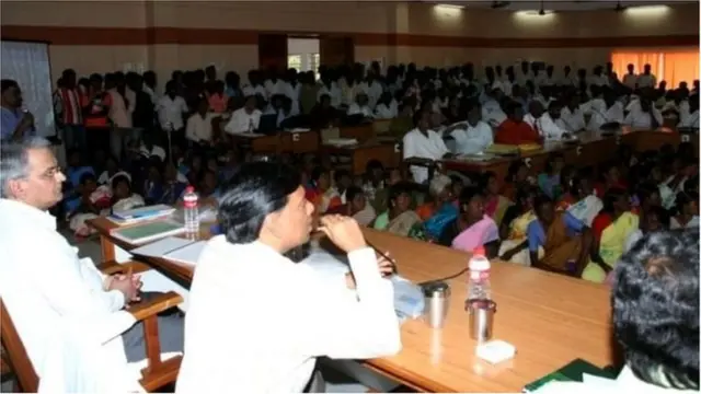 ఇరవై ఊర్లు కలిసి రెండు కొండలను కాపాడుకున్నాయి