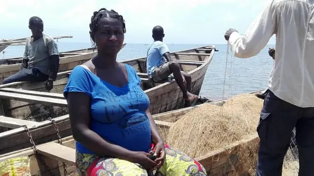 Yolande Hakizimana, umugore w'imyaka 37 atumva igituma abagore batemererwa kuroba