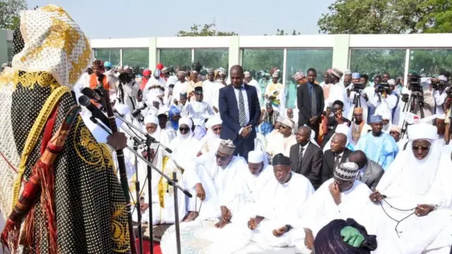 Emir Sanusi na Gọvanọ Ganduje