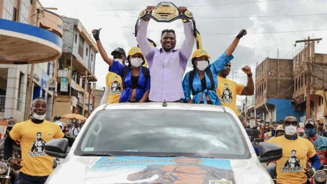 فرانسيس نغانو، بطل العالم الجديد لفنون القتال