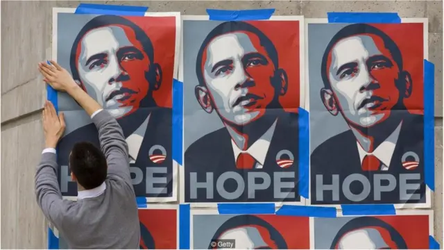 费尔雷为奥巴马创作的象征性形象会让人想起安迪‧沃霍尔的梦露和科达的格瓦拉。
