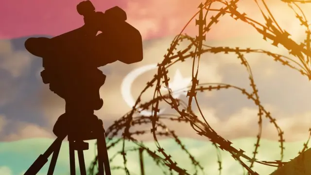 صورة متداخلة تعبر عن قيود حرية الصحافة في ليبيا