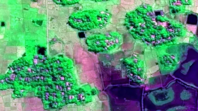 ภาพถ่ายดาวเทียมหมู่บ้านที่โดนเผาทำลาย