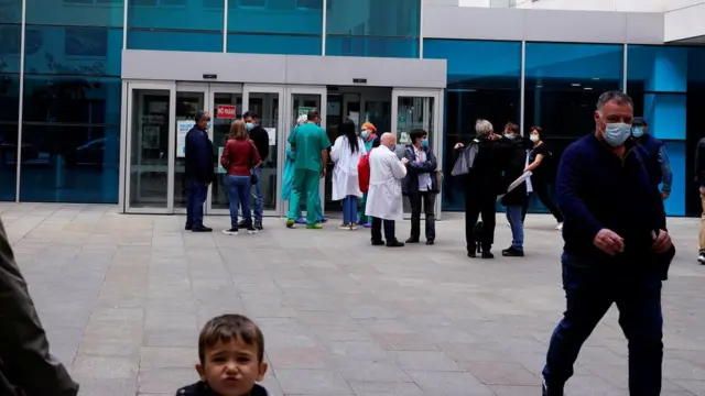 غالي تلقى العلاج في مستشفى في إسبانيا من كوفيد 19.