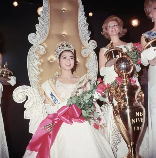 อาภัสรา หงสกุล นางงามจักรวาลคนแรกของไทยเมื่อปี 2507