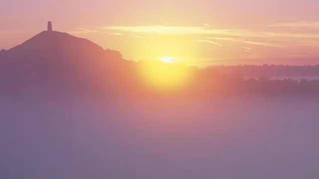 Гластонбери в тумане