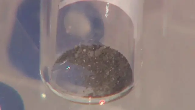 చంద్రుడి మట్టి