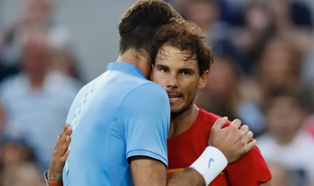 Nadal saluda a Del Potro en el final del partido.