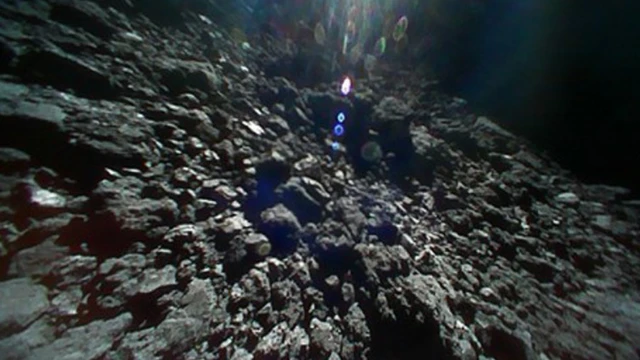 พื้นผิวที่ขรุขระของดาวเคราะห์น้อยริวงู (Ryugu) เหมาะที่จะใช้ยานบินสำรวจมากกว่ารถสำรวจ