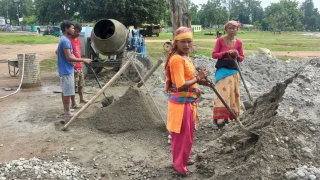 ज्यालादारी गर्ने महिला