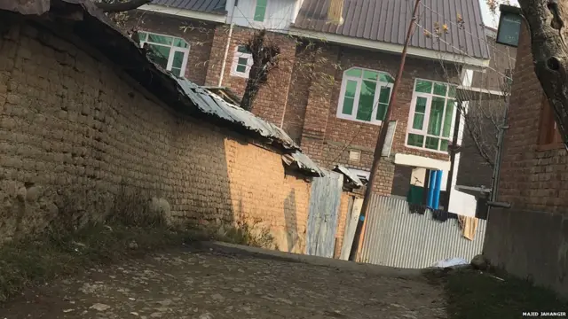 कश्मीर में 'सरकार के वादे हक़ीक़त नहीं बनते'