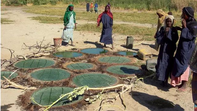 Varios personas haciendo dihé