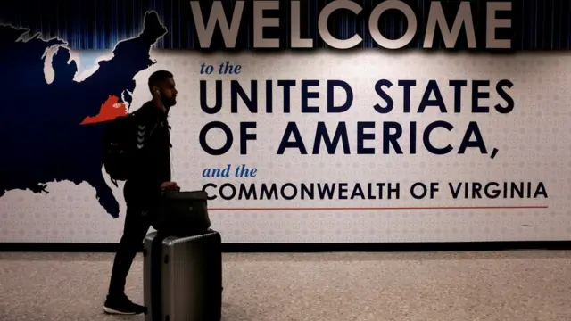 Un pasajero en el aeropuerto de Washington