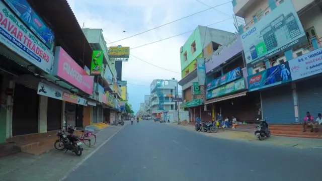 ஆளுனர் கிரண்பேடிக்கு எதிராக புதுச்சேரியில் கட்சிகள் முழு அடைப்புப் போராட்டம்