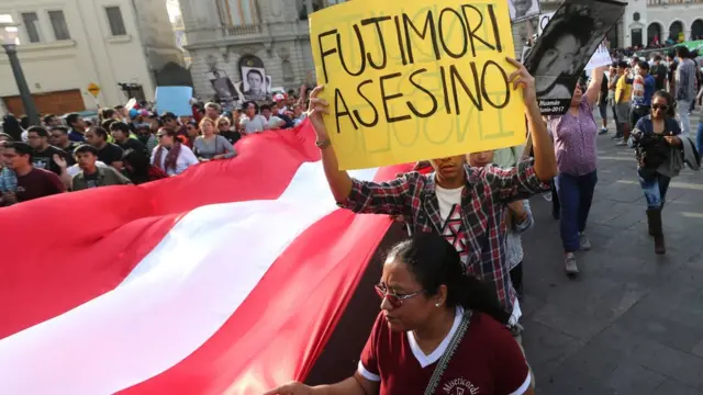 Protesta en contra del indulto a Alberto Fujimori.