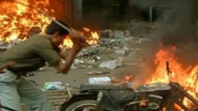 இந்து முஸ்லிம் என பிரிந்து நிற்கிறதா இந்திய ராணுவம்? - அதிர்ச்சிதரும் புத்தகம்