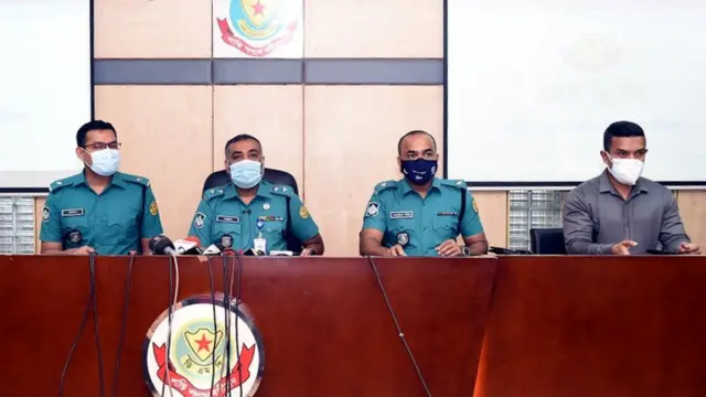 মন্ত্রীর ফোন উদ্ধারের পর সংবাদ সম্মেলন করে পুলিশ।