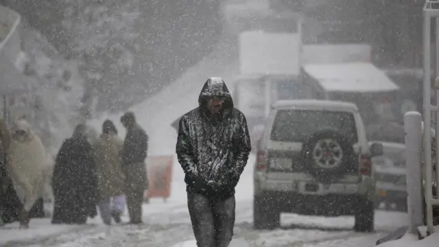 مری میں برفباری