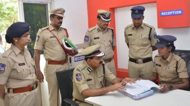 పోలీసులు