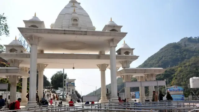 কাত্রায় শ্রী মাতা ভৈষ্ণু দেবীর মন্দিরের প্রবেশপথ