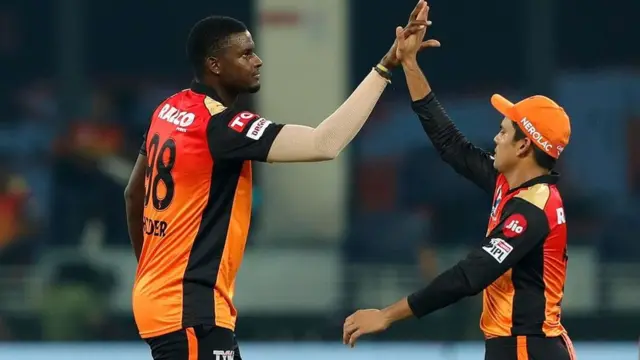 जेसन होल्डर और संजू सैमसन