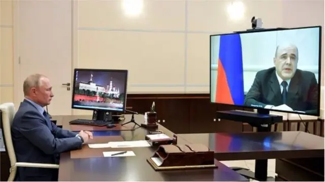 أعلن عن إصابة رئيس الوزراء الروسي من خلال اجتماع متلفز مع الرئيس بوتين