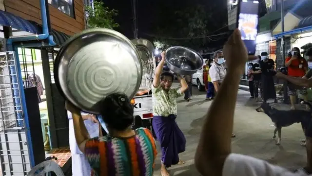 ชาวเมียนมาตีกะละมัง