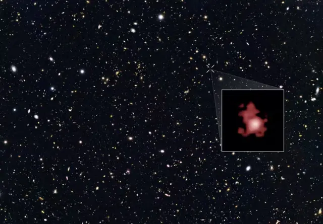 A galáxia GN-z11 é o objeto mais distante já detectado pelos astrônomos e existia quando o universo tinha apenas 400 milhõesjogo do avião aposta ganhaanos. A imagem é do Telescópio Espacial Hubble.