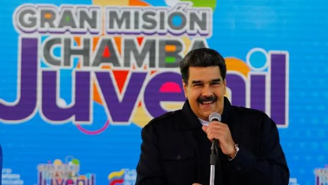 Maduro Cumartesi günü Caracas'ta gençlerle bir araya geldi.