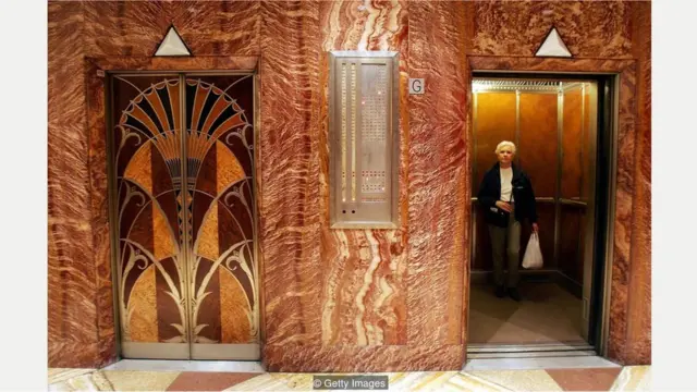 典型的"電梯音樂"時代已經一去不復返了——如今的等待音樂更多與營銷有關 。