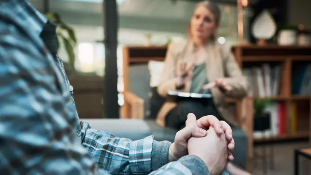 Terapeuta escuta pacientejogo do 21sessão