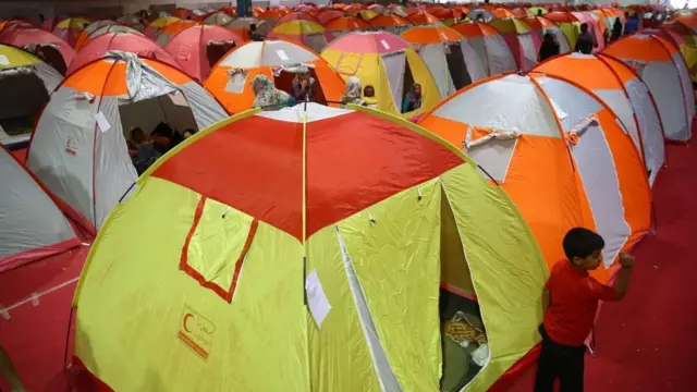 صدها خانواده در استان گلستان فعلا در چادرها و اقامت های موقت به سر می‌برند