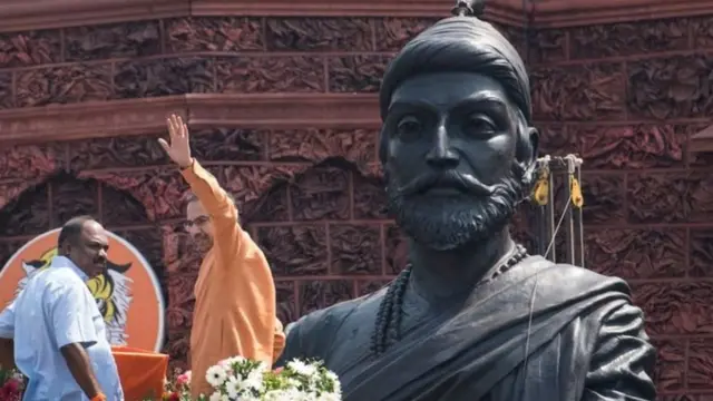 देवेंद्र फडणवीस आणि उद्धव ठाकरे, मुंबई महापालिका