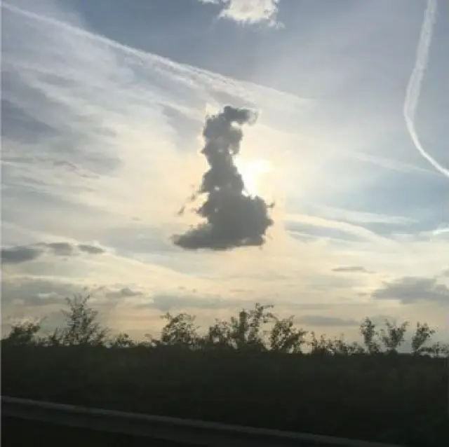Bentuk awan seperti Inggris Raya terlihat di atas langit East Midlands bulan Juni lalu.