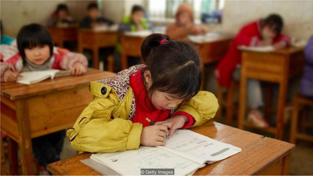 Crianças asiáticas na escola