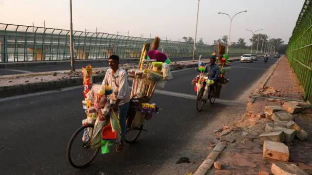 بعد از شروع قرنطینه کارگران فصلی مجبور شدند به روستایشان بازگردند