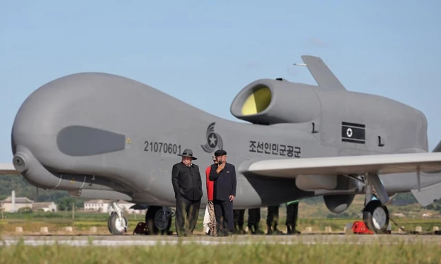 김정은 위원장이 무인기에 대한 인공지능 기술 도입을 강조하고 나섰다