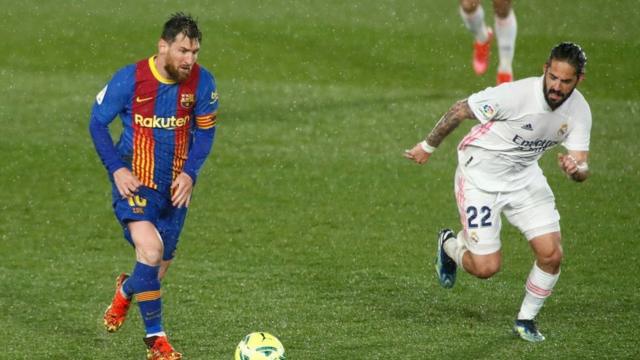 巴塞羅那的萊昂內爾·梅西（Lionel Messi）在與皇家馬德里的比賽中