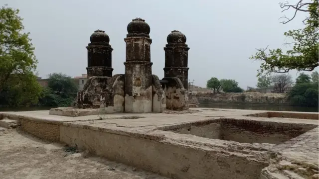 रोहनात गाव