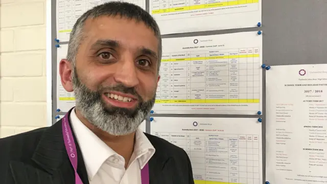 Мактаб директори Мажид Дитта интеграция ёшлар учун мактабнинг очиқ эшикларига ўхшайди