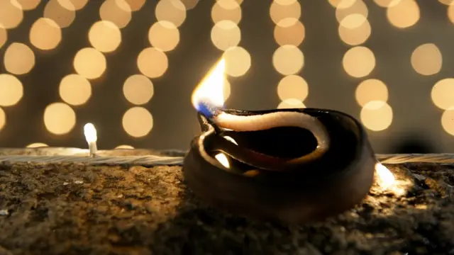 कर्नाटक में शिव पूजन के त्योहार कार्तिकाई दीपम के दौरान दिए जलाए जाते हैं