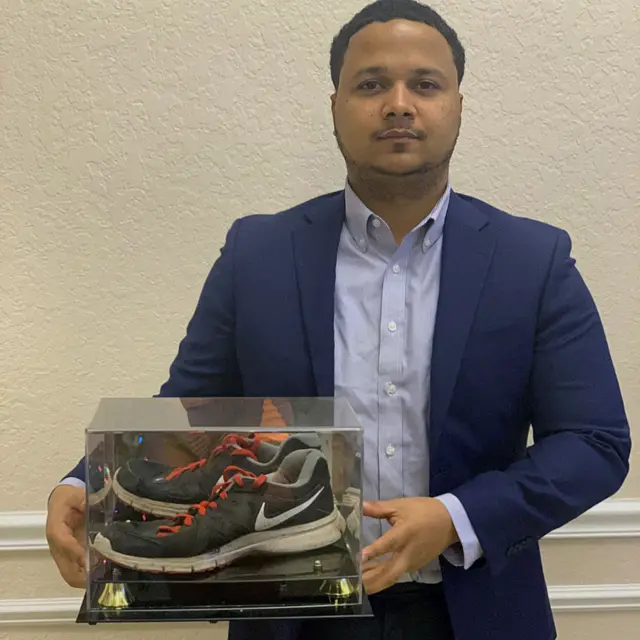 Freddie Figgers avec les chaussures de Nathan