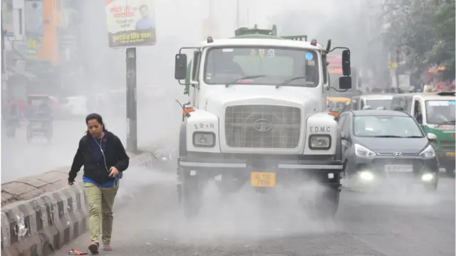 ज़हरीला धुंआं