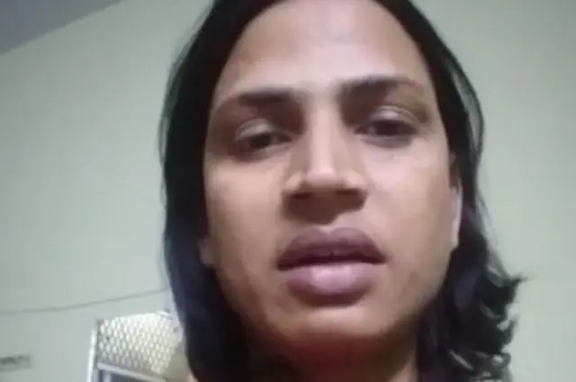 ట్రాన్స్‌జెండర్స్ కోసం పనిచేస్తున్న బసేరా అనే స్వచ్ఛంద సంస్థలో రామ్‌కలీ సభ్యురాలు