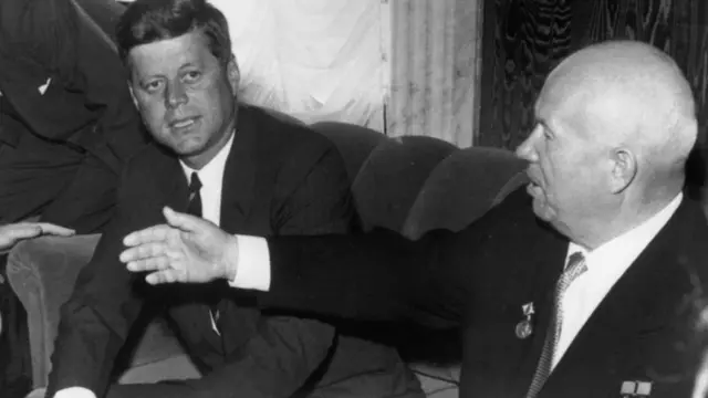 जॉन एफ केनेडी के साथ सोवियत संघ के नेता निकिता खुर्शचेव